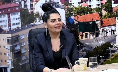 Njihuni me gruan nga Bosnja e Hercegovina, që profesioni i frizeres i ndihmoi të bëhet truproje e Muammar Gaddafit