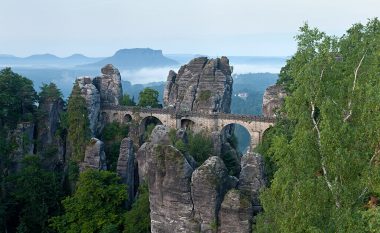 Këto ura që arritën të mbijetojnë për disa shekuj, janë objekt i besimeve, legjendave dhe adhurimeve të pazakonta