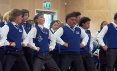 Adoleshentët kërcenin një valle tradicionale lufte – bëhen hit në Zelandë të Re