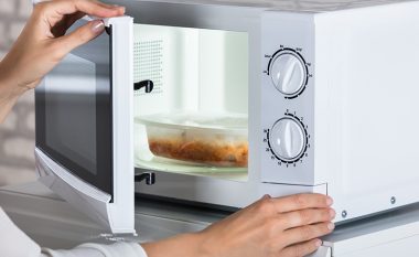 Si të kuptoni se ena juaj është e sigurt për t’u ngrohur në një furrë me mikrovalë
