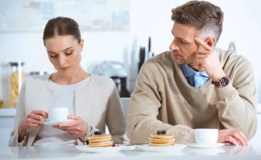 Këto shenja tregojnë se ndoshta po tradhtohesh emocionalisht nga partneri/ja
