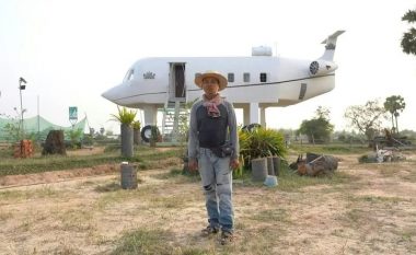 Burri nga Kamboxhia ndërtoi “aeroplanin” e betonit, brenda shtëpisë në formë të fluturakes jeton me tre fëmijët e tij