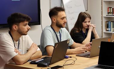 Storje Suksesi – Studentët e Kolegjit Universum fitues të garës Mobile Hackathon App