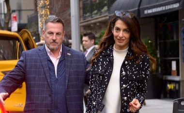 Askush nuk e vuri re që Amal Clooney doli në rrugë pa grim