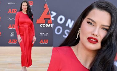 Magjepsëse në të kuqe, Adriana Lima rikthen figurën trupore vetëm disa muaj pas lindjes së fëmijës