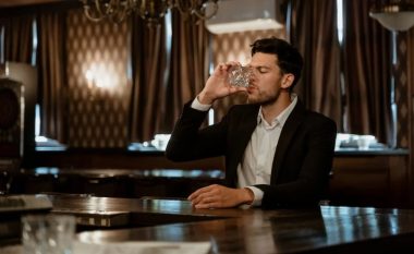 Po zhduket dalëngadalë kultura e pirjes së alkoolit në vendin e punës dhe pas përfundimit të orarit