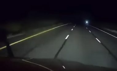 Shoferi amerikan thotë se u ndeshë me një fantazmë derisa po lëvizte në autostradë, pamjet që kapën momentin ishin edhe më tmerruese