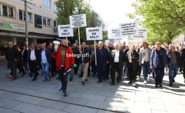 Protestojnë punëtorët e KEK-ut, kërkojnë rritje të pagave