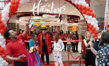 Dyqani më i madh i lodrave “Hamleys” u hap në Prishtina Mall