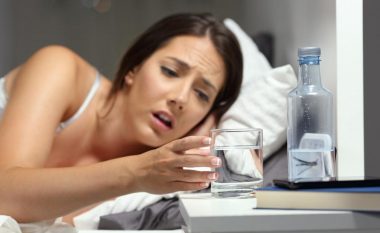 Jeni zgjuar nga gjumi dhe ju është e tharë goja? Kontrolli është i lehtë dhe shkaku mund të jetë serioz
