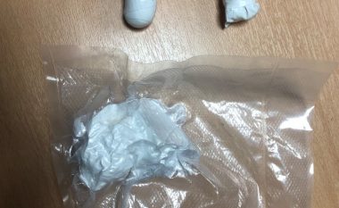Tre të arrestuar për posedim dhe shpërndarje të drogës në kryeqytet