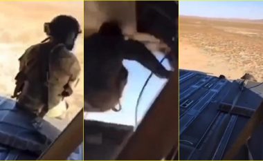 Ushtari amerikan “nuk i bëri matjet mirë” – momenti kur bie nga helikopteri dhe mbetet i varur me maja të gishtave