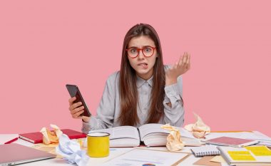 Njerëzit më inteligjentë dallohen nga turma për një tipar: Ata shpesh kritikohen për këtë