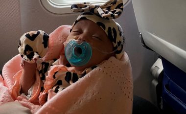 Kryhet me sukses operacioni i trurit në një foshnjë në barkun e nënës