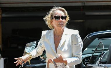 Sharon Stone di të vishet në mënyrë të përkryer: Shkëlqen pa grim dhe ja si i fsheh të metat