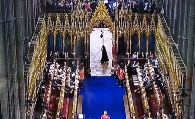 Njerëzit thonë se kanë parë ‘engjëllin e vdekjes’ në ceremoninë e kurorëzimit të Mbretit Charles III