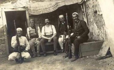 E keqja e shqiptarit nga mendësia “kështu e don politika”