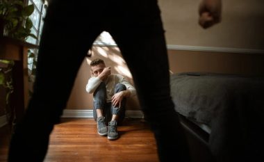 Shtatë mënyra për të shmangur rritjen e një narcisti