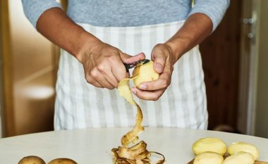 Pse nuk duhet t’i hidhni lëvoret e patateve? Mund t’ju ndihmojë të zgjidhni një problem në shtëpi