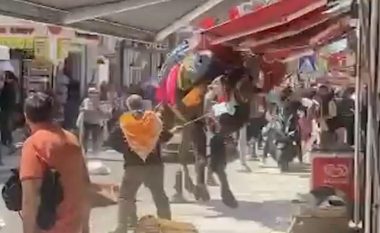 Deveja shkakton panik kur fillon e kërcen në një rrugë të Bodrumit