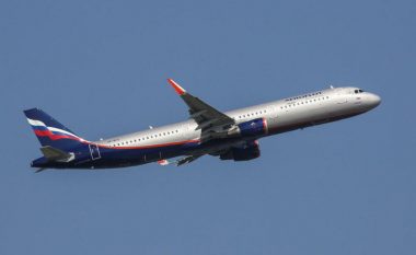 Aeroplani i Aeroflot goditet drejtpërdrejt nga rrufeja