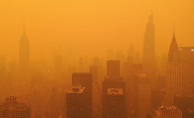 Pamje “apokaliptike” për shkak të zjarrit në Kanada – Nju Jorku u bë qyteti i madh më i ndotur në botë dhe mori ngjyrë të portokalltë