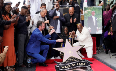 Tupac Shakur nderohet me yll në “Hollywood Walk of Fame”