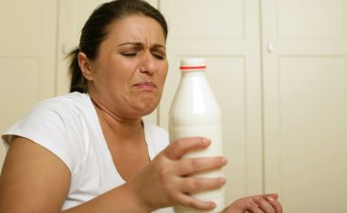 Si mund ta kuptoni që jeni intolerant ndaj laktozës pa një test?