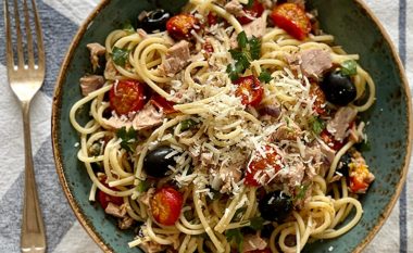 Shpageta pikante me ton: Një drekë e shpejtë me një shije italiane magjepsëse
