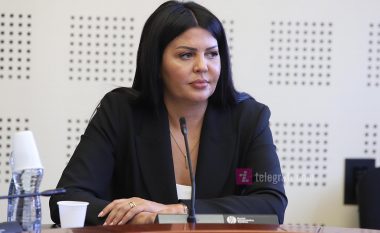 Deputetja Krasniqi: Masat ndaj Kosovës u vendosën për shkak të qeverisë, drejtuesit e saj kanë mbetur të izoluar