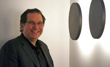 Vdes dikur hakeri më i kërkuar në botë, Kevin Mitnick