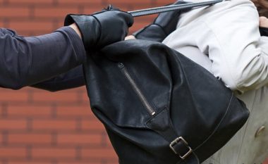 Ia vodhi çantën një gruaje në shesh, arrestohet i dyshuari në Prishtinë