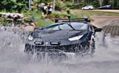 Pronari bleu një Lamborghini të ri dhe menjëherë e dërgoi menjëherë “në pisllëk”