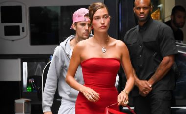 Mospërputhshmëria në përzgjedhjet e modës së Justin dhe Hailey Bieber