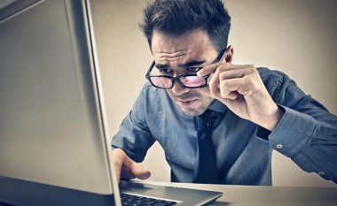 Meshkuj kujdes! Ja çfarë po ju bën pornografia