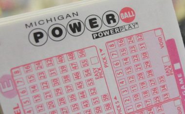 Luan lotarinë Powerball për herë të parë – gruaja nga Miçigan fiton 100,000 dollarë
