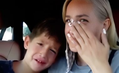 Një nënë detyron djalin të qaj për ‘pëlqime’ në rrjetet sociale