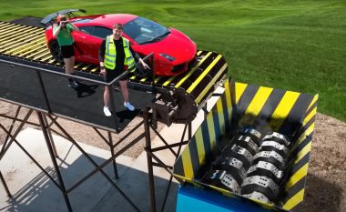 MrBeast e grin një Lamborghini Gallardo – tjetrin e gjuan me tanke