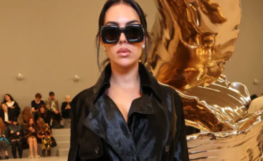 Georgina Rodriguez shfaqet me stil të veçantë në sfilatën e ‘Loewe’ në Javën e Modës në Paris