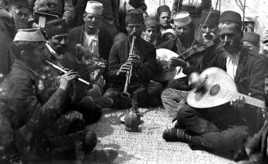 Shtatë muzikantë në një foto të Margaret Hasluckut