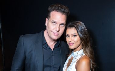 Aktori Dane Cook martohet me partneren 27 vite më të re, Kelsi Taylor