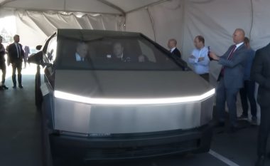 Elon Musk shëtit Netanyahun me Cybertruck