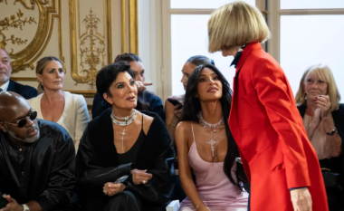 Fansat mendojnë se Anna Wintour e injoroi Kim Kardashianin në sfilatën e Victoria Beckham