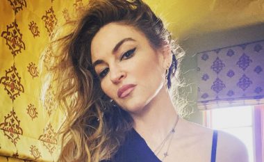 U bë e njohur si Adriana në “The Sopranos”, aktorja Drea de Matteo i bashkohet platformës për të rritur për shkak të nevojës për para