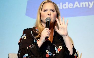 Me krahasimin e fotografive, Amy Schumer i këshillon të rinjtë që të kujdesen për shëndetin e tyre