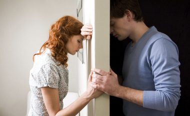 Tri gjëra janë kryesore: A dini t’i kërkoni falje partnerit në mënyrë të drejtë