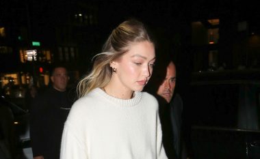 Fund lëkure dhe çizme të gjata: Ky kombinim i Gigi Hadid do t’ju pëlqejë shumë