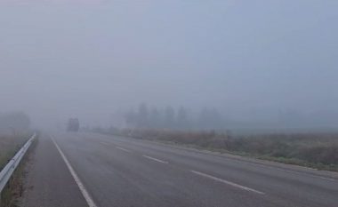 Mjegull dhe ngrica në mëngjes, bëhet apel për kujdes gjatë vozitjes