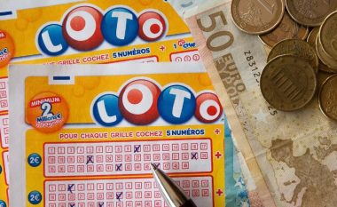 I pastrehu në Itali fitoi 37 mijë euro në lotari, nuk mund të tërhiqte paratë për shkak të dokumenteve të skaduara – megjithatë autoritetet e ndihmuan