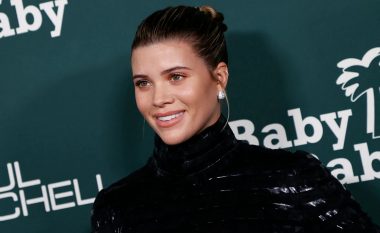 Sofia Richie “përqafoi” nuancën çokollatë për thonjtë si më të bukurën e sezonit